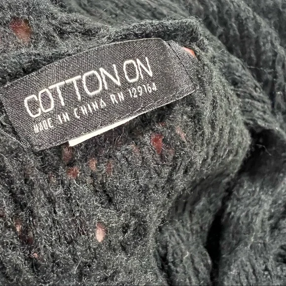 ⭐️ Cotton On Black Winter Knitted Infinity Circle Scarf EUC - Picture 3 of 3